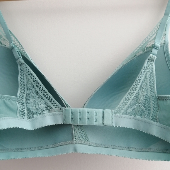 Knix Lace Deep V Bralette in Sage Plus Size XXL (Fits 40 A-DD) - Picture 9 of 16